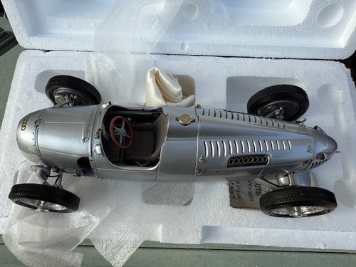 CMC 1/18 Auto Union Type C 1936-1937 Diecast Model Car Silver in the box super - Picture 4 of 5