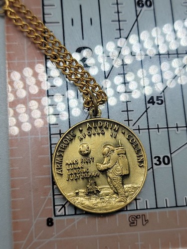 Rare Moonlanding Apollo 11 Commemorative One Small Step Pendant Necklace 22" - Picture 3 of 12