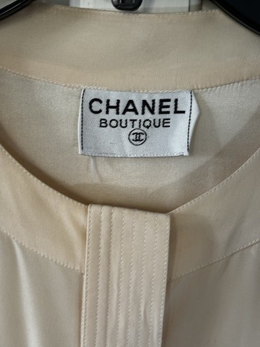 Vintage Chanel Boutique Blouse Top Women’s 38 Cream Gold Buttons Silk 80’s - Picture 2 of 7