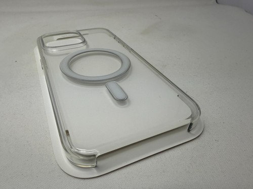 Genuine Apple Clear Case with MagSafe for iPhone 15 Pro Max - Picture 4 of 9