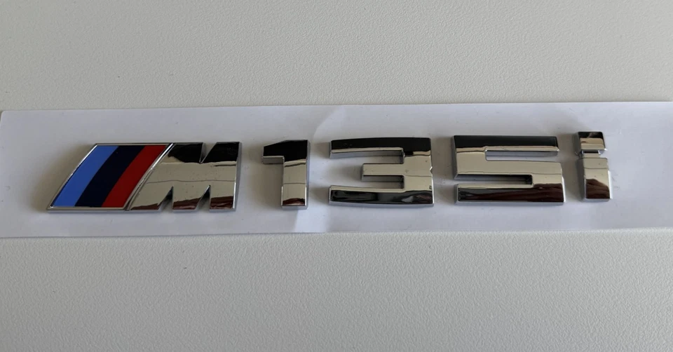 BMW M135i Emblem 135i Aufkleber Heckklappe Chrom Glanz 20 x 155mm TOP! - Bild 1 von 1