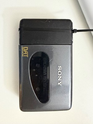 Sony WMD-DT1 Portable DAT Player Junk for Parts Remote Earphones
