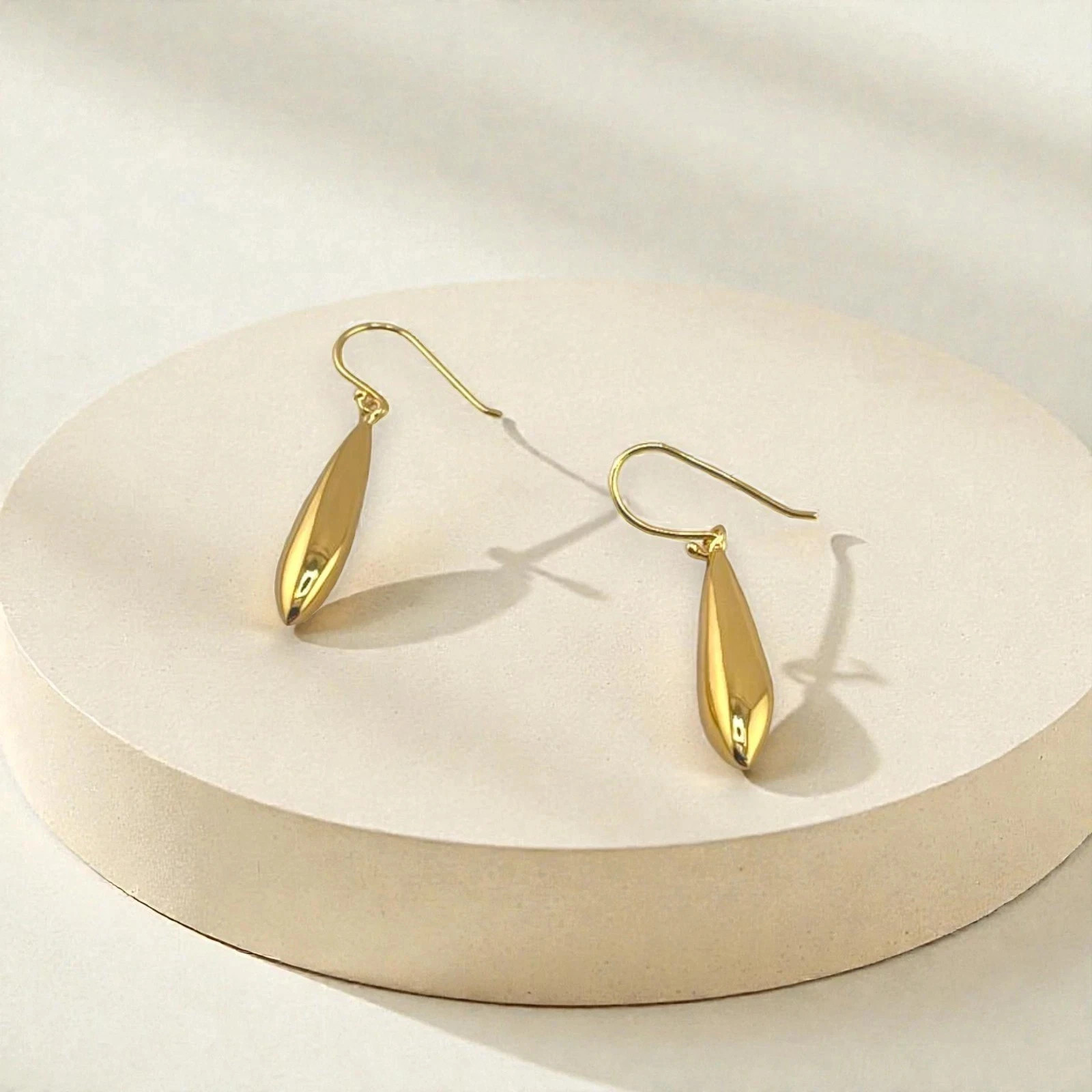 Золотые серьги-капли из нержавеющей стали с позолотой 18 Карат длина 30 мм Ширина 5 мм 2090₽