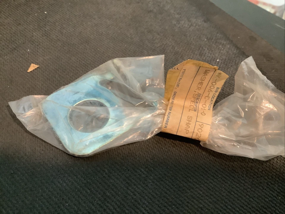 ПЛАСТИНА ОМЫВАТЕЛЯ ЗАДНЕЙ ОСИ YAMAHA YZ490/YZ250/YZ125 НОВАЯ ИЗ СТАРЫХ ЗАПАСОВ! - Изображение 2 из 2