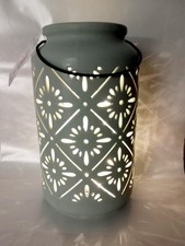 Vaso coccio verde traforato con filo di luce interna