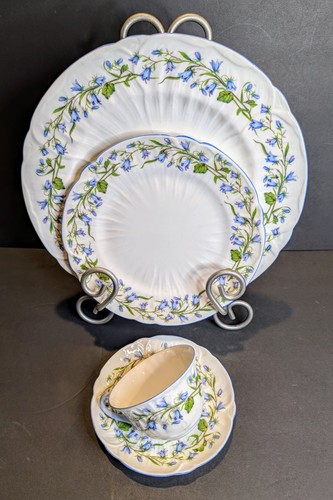 Shelley Harebell #13590~4 Piece Place Setting~Fine Bone China Dinnerware~England - Picture 3 of 15