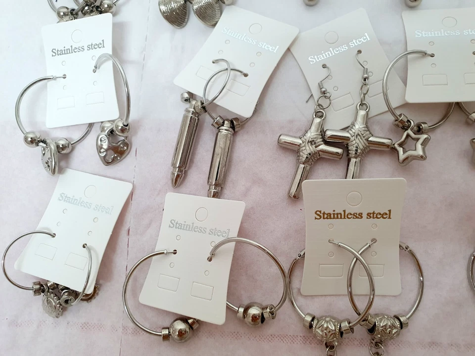 Lote de 50 pares de pendientes de aro de color plata con forma mixta - NUEVO al por mayor Foto 4 de 4