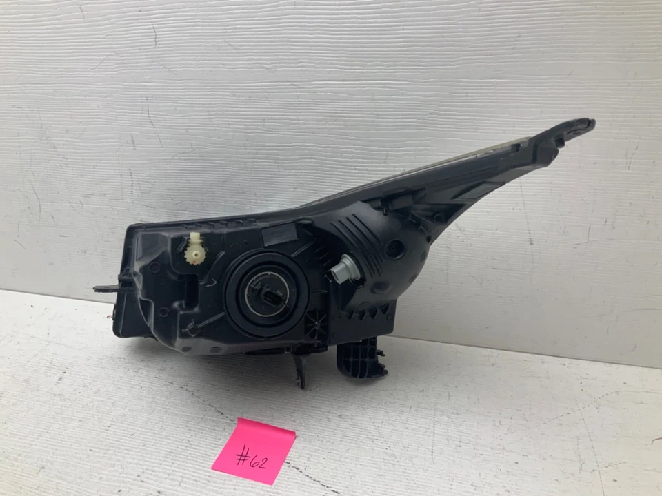 2008 2009 2010 2011-2015 Chevrolet Cruze Passenger Side RH Halogen Headlight OEM — 第 3/4 张图片