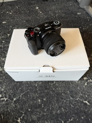 Fujifilm X-M5 Digital Camera Set + Smallrig grip