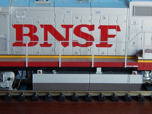 HO Atlas 7232 BNSF Santa Fe Colors Dash 8-40BW Diesel #539 Silver DCC Ready - Picture 7 of 17