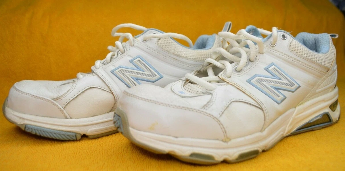 Tennis shoes with sales roll bar