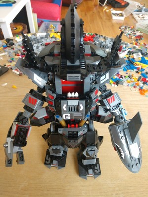 lego mecha man