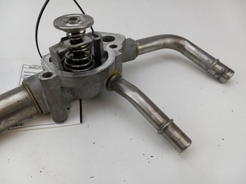 GMC ACADIA 2010 carcasa de termostato OEM Foto 2 de 4