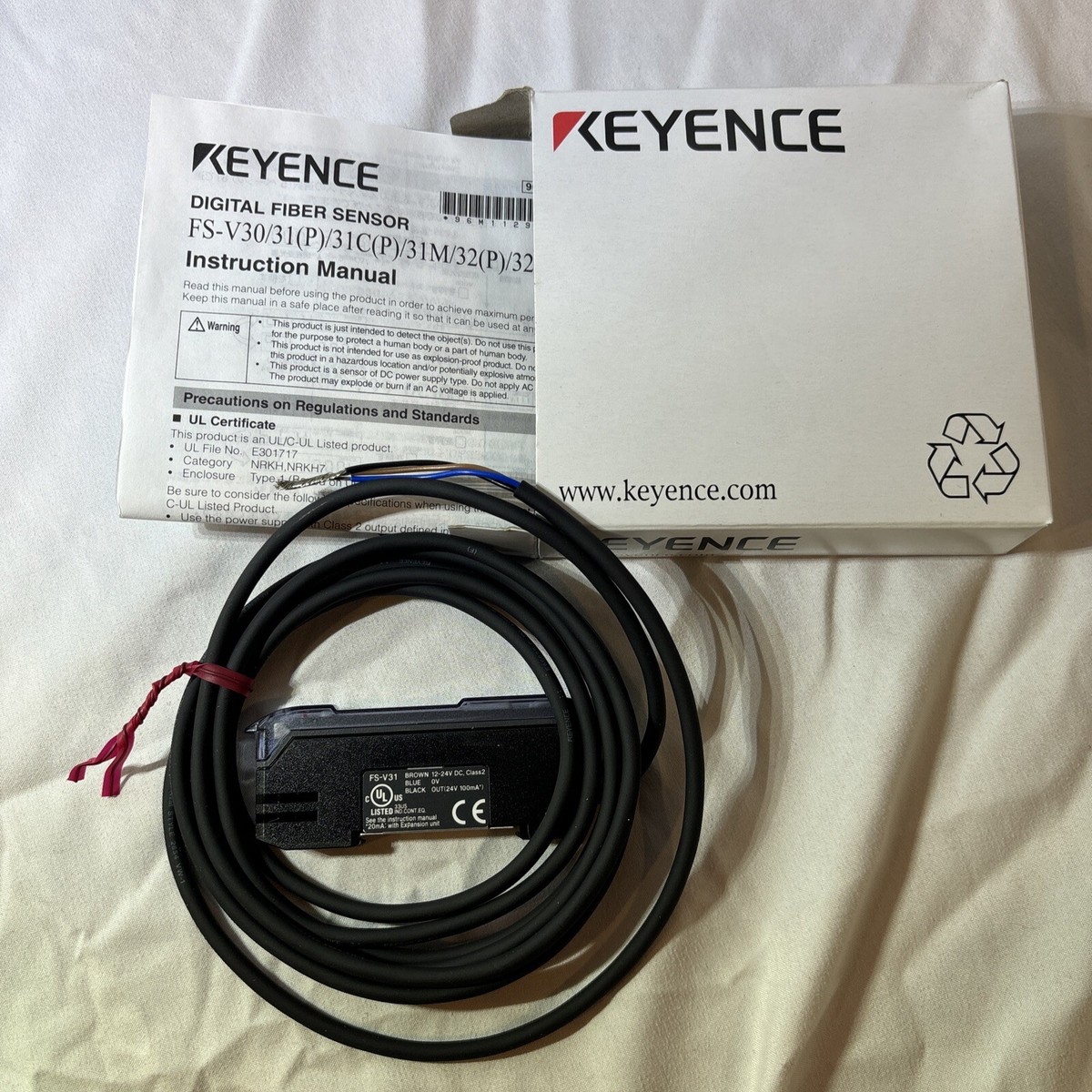 その他 KEYENCE FS-V31 Fibre Amplifier, Cable Type, Main Unit, NPN - FS-V31