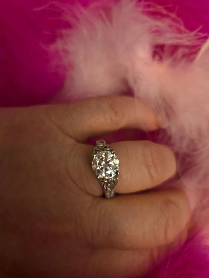 VVS1 Brilliant White Round Moissanite 925 Sterling Silver Ring Size 8.5 - Image 3 of 4