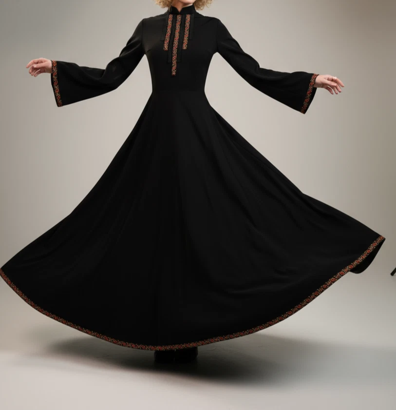 Vestido negro tradicional georgiano con puños y pecho bordados - Hecho a mano folclórico Foto 4 de 4