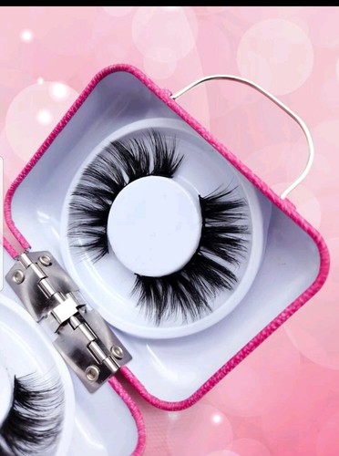 2 Pairs False Eyelashes in Pink Case. Eyelash Length 1.7 cm - Picture 3 of 4