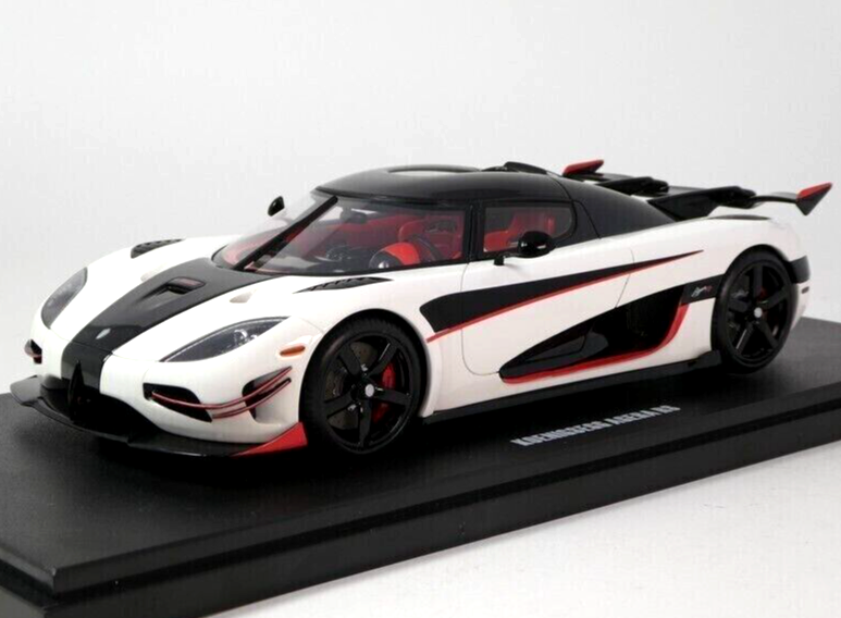 1/18 Koenigsegg Agera RS 2015 (Arctic White) Resin Model Car by GT