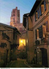 Carte Postale - 81 - Albi - La rue des Prêtres avec en fond la Basilique Sainte