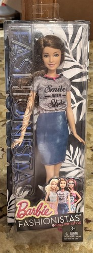 Mattel Barbie Fashionista GBK91 Lot de 4 poupées, jouet + 3 ans, multicolore