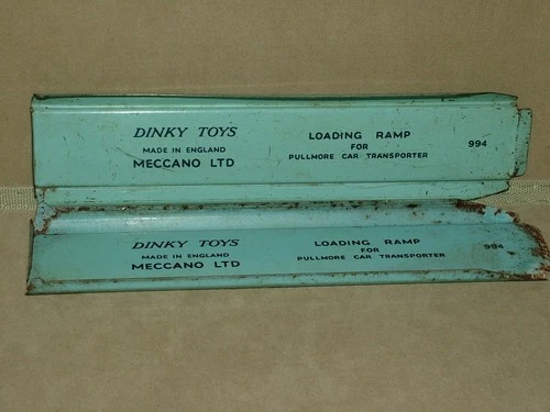 DINKY TOYS VINTAGE DIECAST  1:43 PULLMAN CAR TRANSPORTER 994 LOADING RAMPS