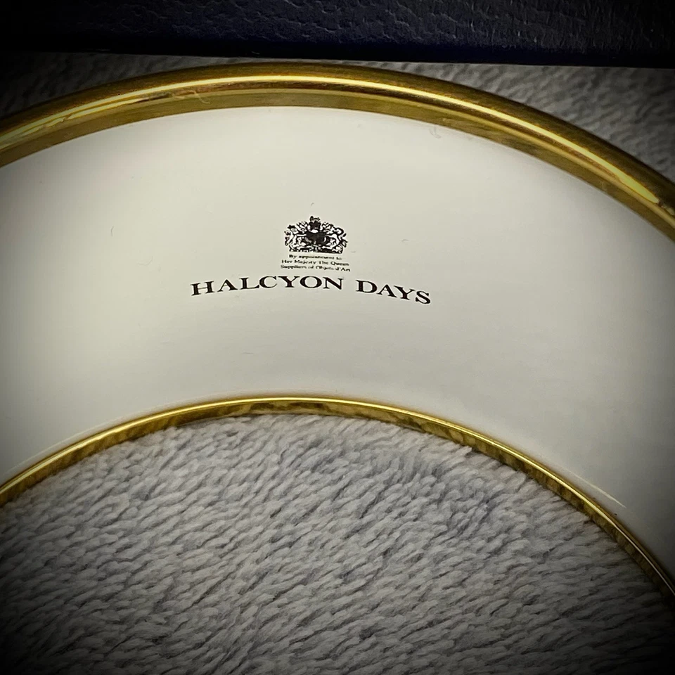 Halcyon Days - Brazalete Esmaltado - Oro Blanco Verde - Estampado Patrón Enrejado - En Caja Foto 3 de 4