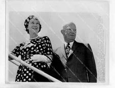o33769 1960 orig photo U.S. President Dwight Eisenhower w wife Mamie orp-33769