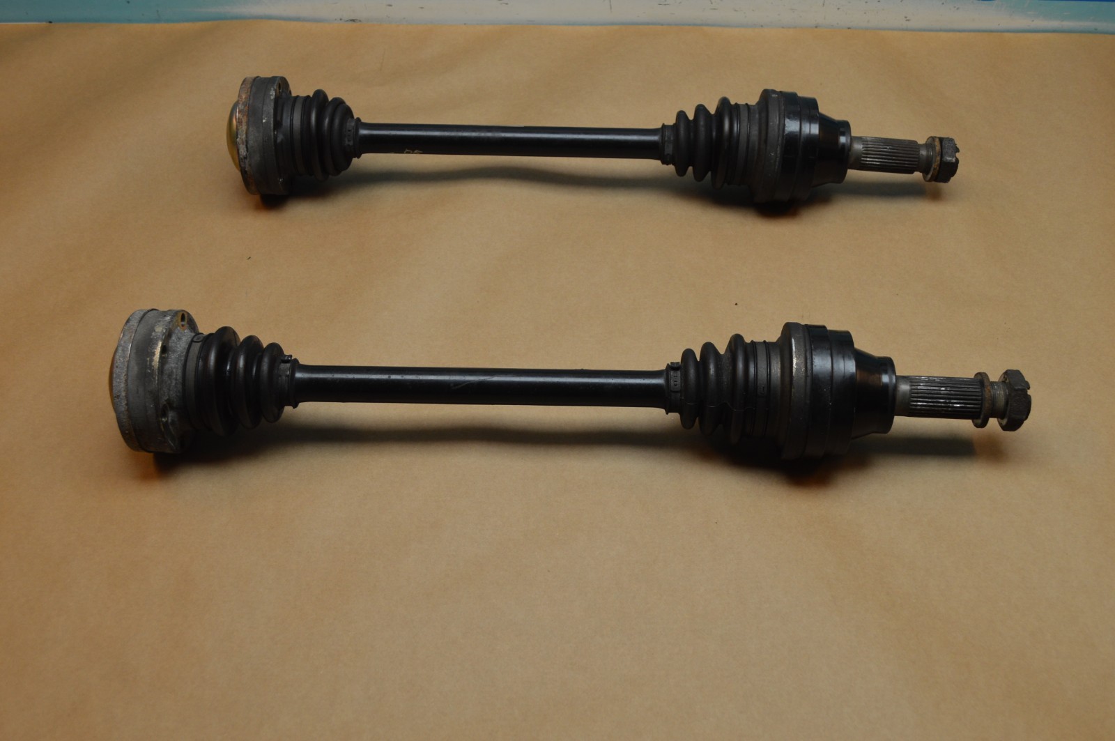 02-06 M138 MASERATI COUPE / SPYDER REAR RIGHT AND LEFT AXLE SHAFT CV JOINT PAIR