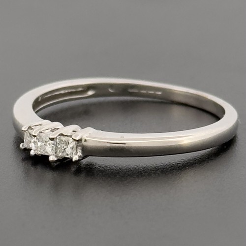 18ct White Gold Diamond Three Stone Ring Size Q Hallmarked - Picture 6 of 10