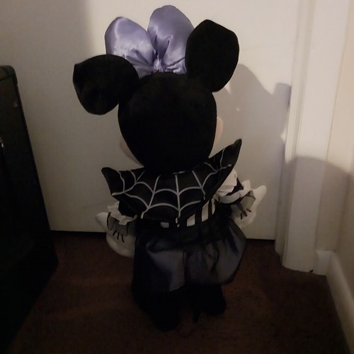 Disney Minnie Mouse Free Standing Halloween 24" Dracula Door Greeter Pre-owned - Picture 4 of 13