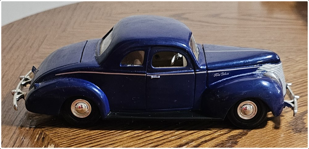 1940 Ford Deluxe Coupe Die Cast 1:24