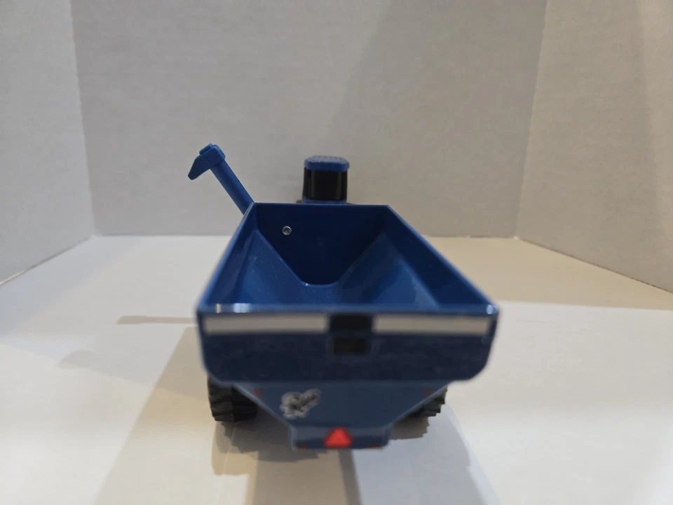 1/64 Ertl New Holland Versátil Tractor 9882 con Doble y Kinze 840 Grano Vagón Foto 4 de 4