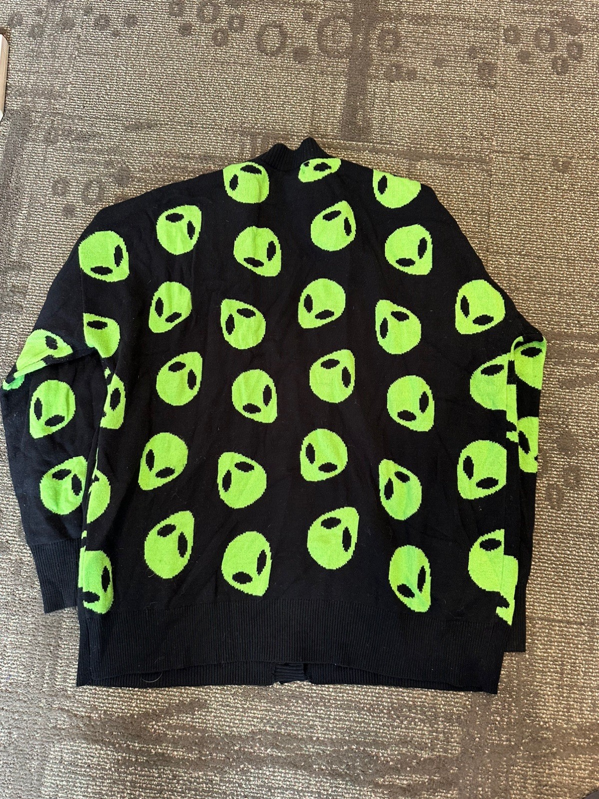 Social Collision Alien Head Repeating pattern.   … - image 3