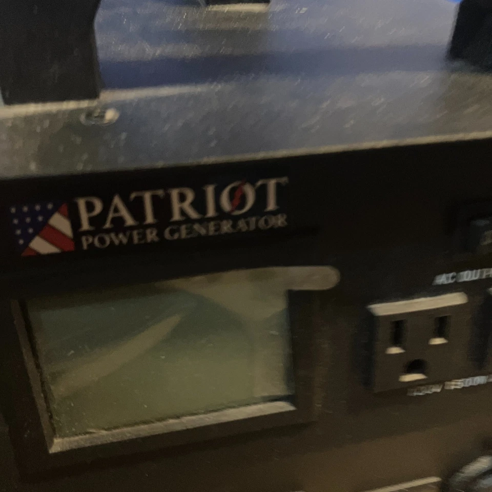 Generador de energía portátil Patriot 1500, ¡sin paneles solares probado funcionando! Foto 4 de 4