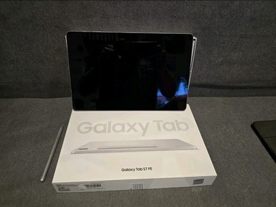 Samsung Galaxy Tab S7 FE 64GB, Wi-Fi, 12,4 Zoll - Mystic Silver +32gb sd Karte 