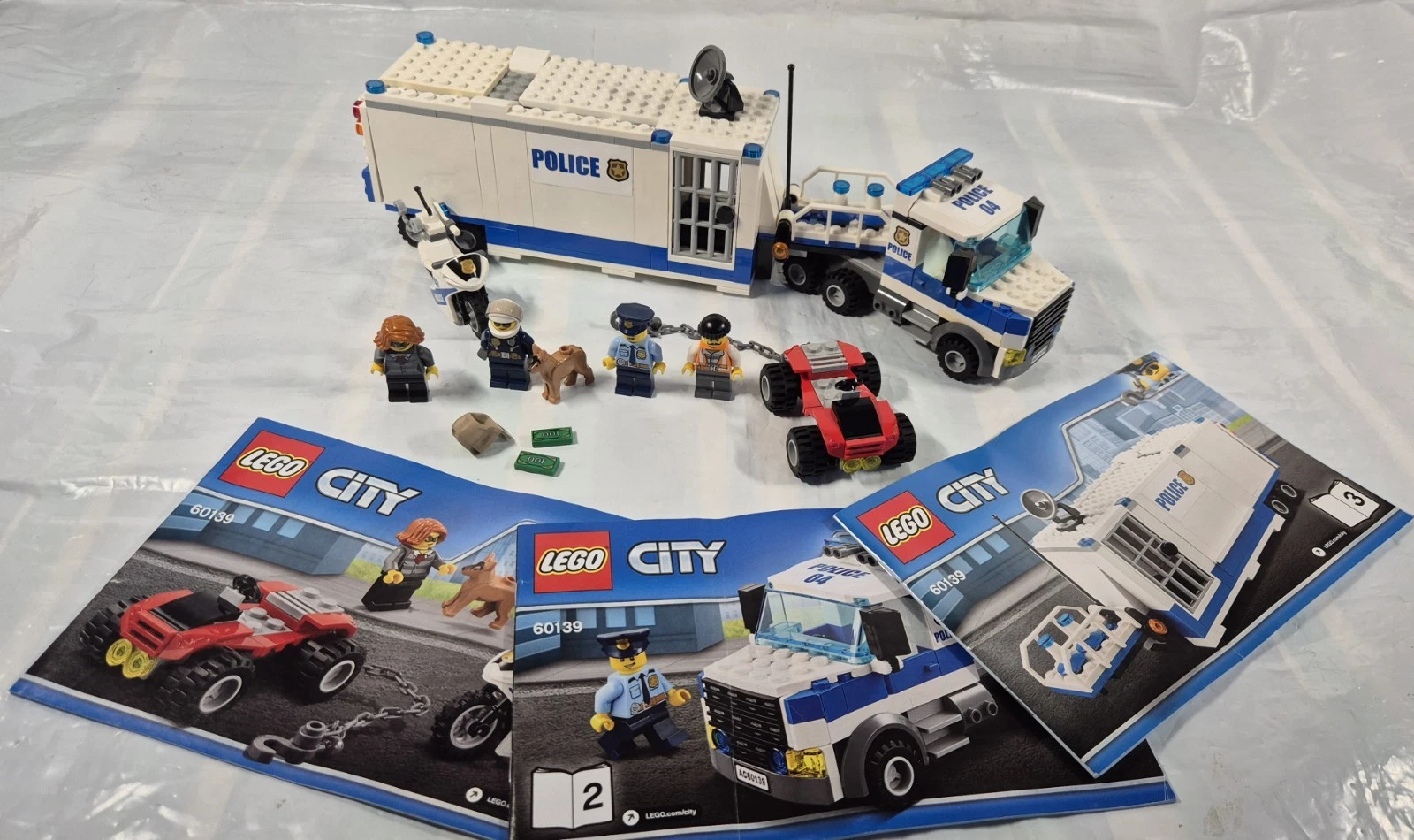 Lego City #60139 Mobile Command Center 2017 - 100% Complete with Instructions