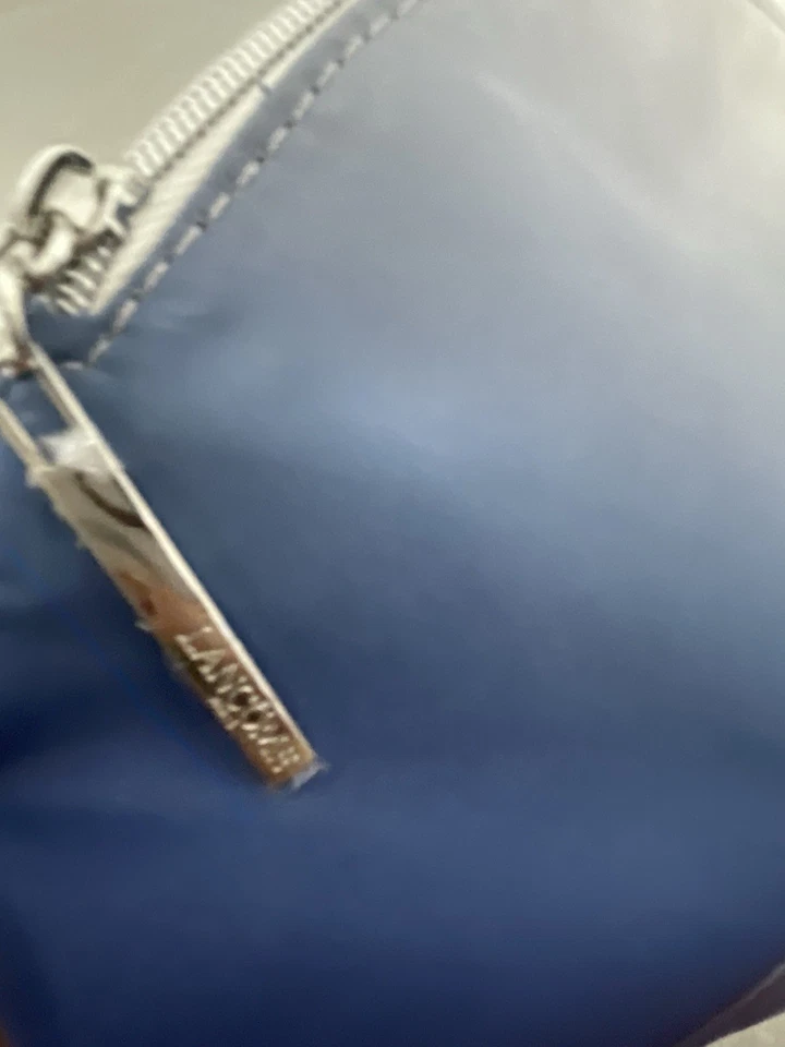 👜 ¡Bolso de Maquillaje Lancôme Paris Plateado-Azul Gradiente (B48)!! Foto 3 de 4