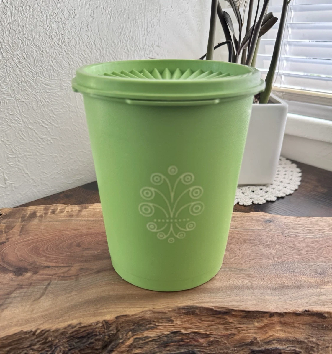 25+ Retro Tupperware In Collectible Plastic Food Canisters (1970