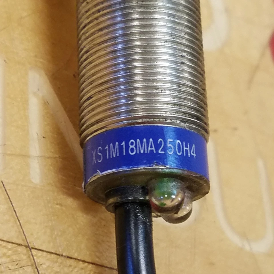 Telemecanique XS1 M18MA250H4 Inductive Proximity Sensor, 24-240V, 300mA - USED - Image 2 of 4