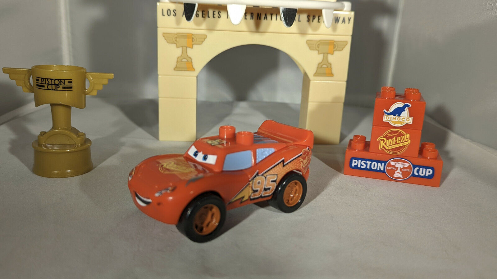 Lightning McQueen (Dinoco) (RC Model) Hi-Res image list