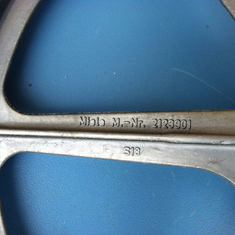 MIELE WASHING MACHINE PULLEY P/No 2123901 W800-900 SERIES WS5425/6/7/8, w32 - Image 3 of 4