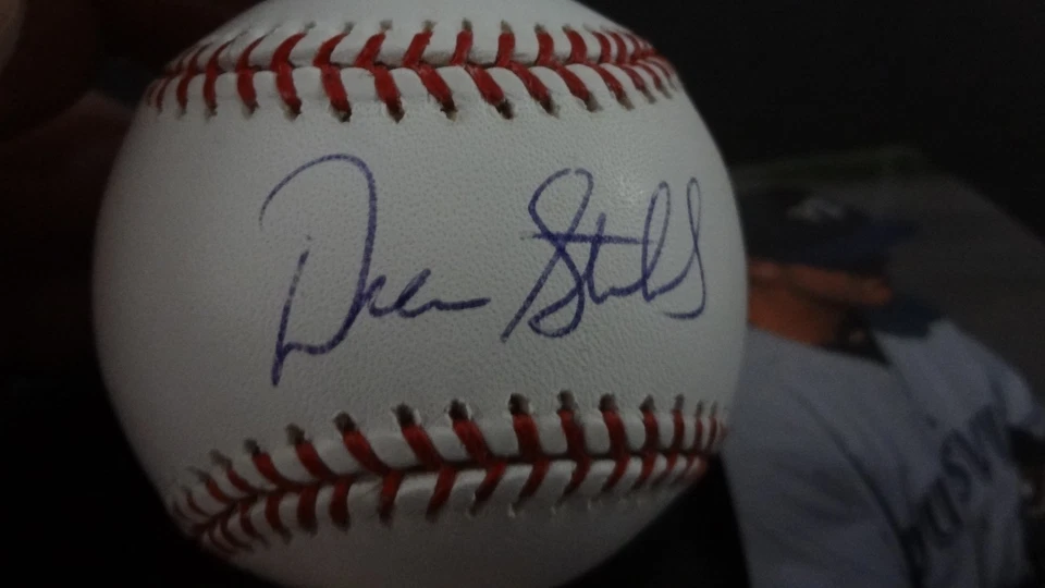 BÉISBOL AUTOGRAFIADO DE DREW STUBB Foto 3 de 4