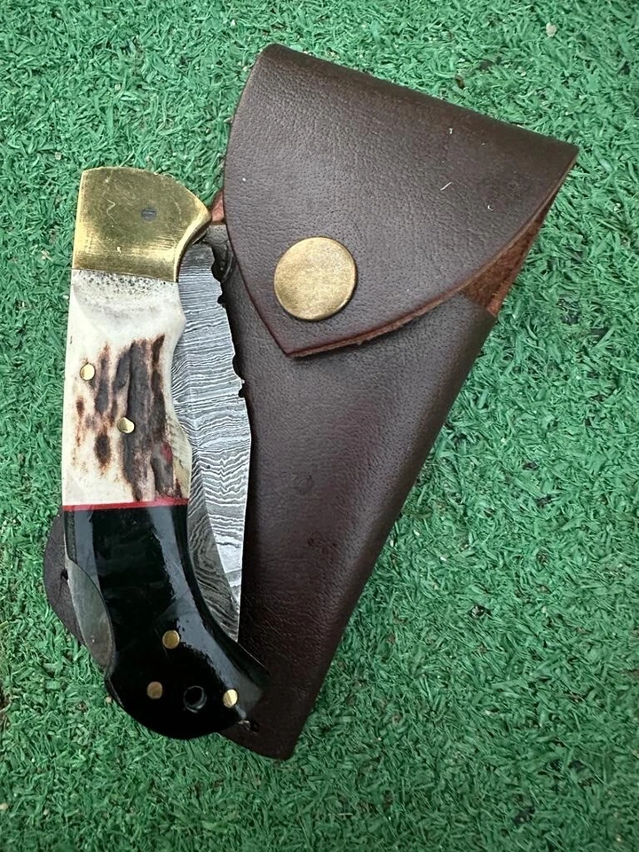 Cuchillo de bolsillo de hoja plegable de acero Damasco hecho a mano personalizado cuchillo de caza al aire libre Foto 2 de 4