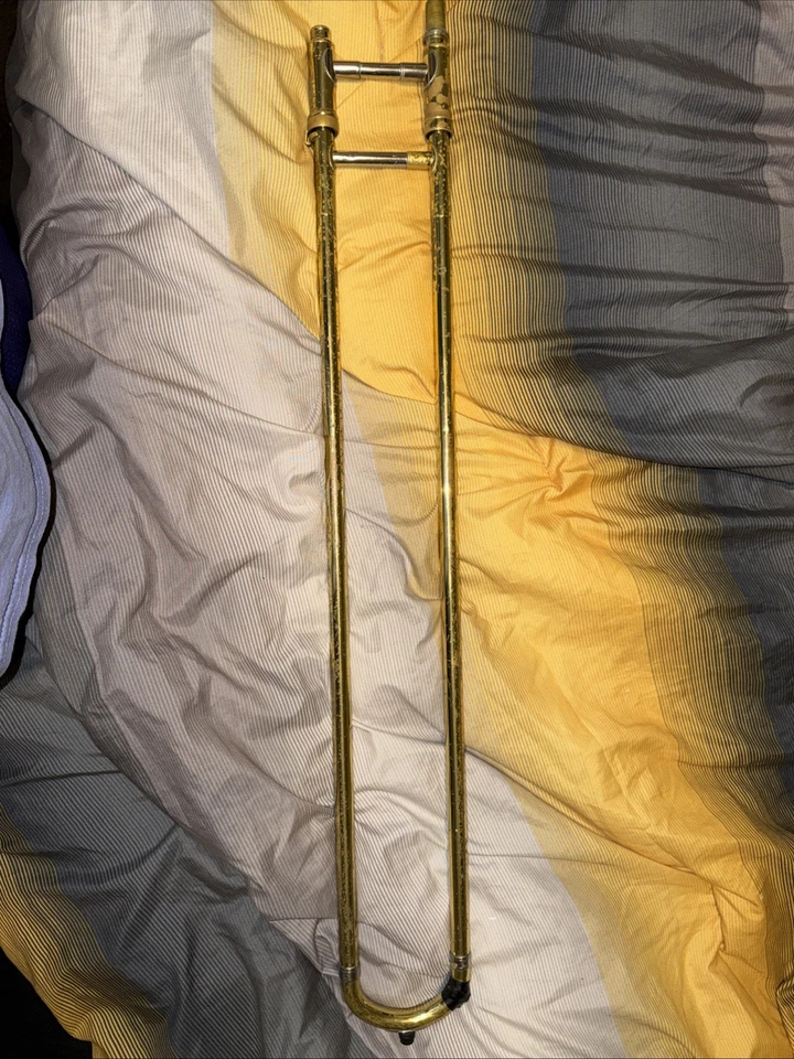 Trombón Jupiter JTB-700A con estuche y boquilla Foto 4 de 4