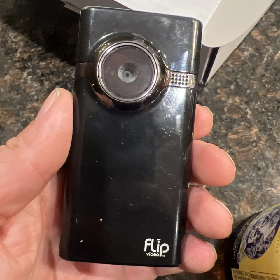 Flip Mino HD F460 4GB High Definition Digital Video Camera Used - Image 3 of 4