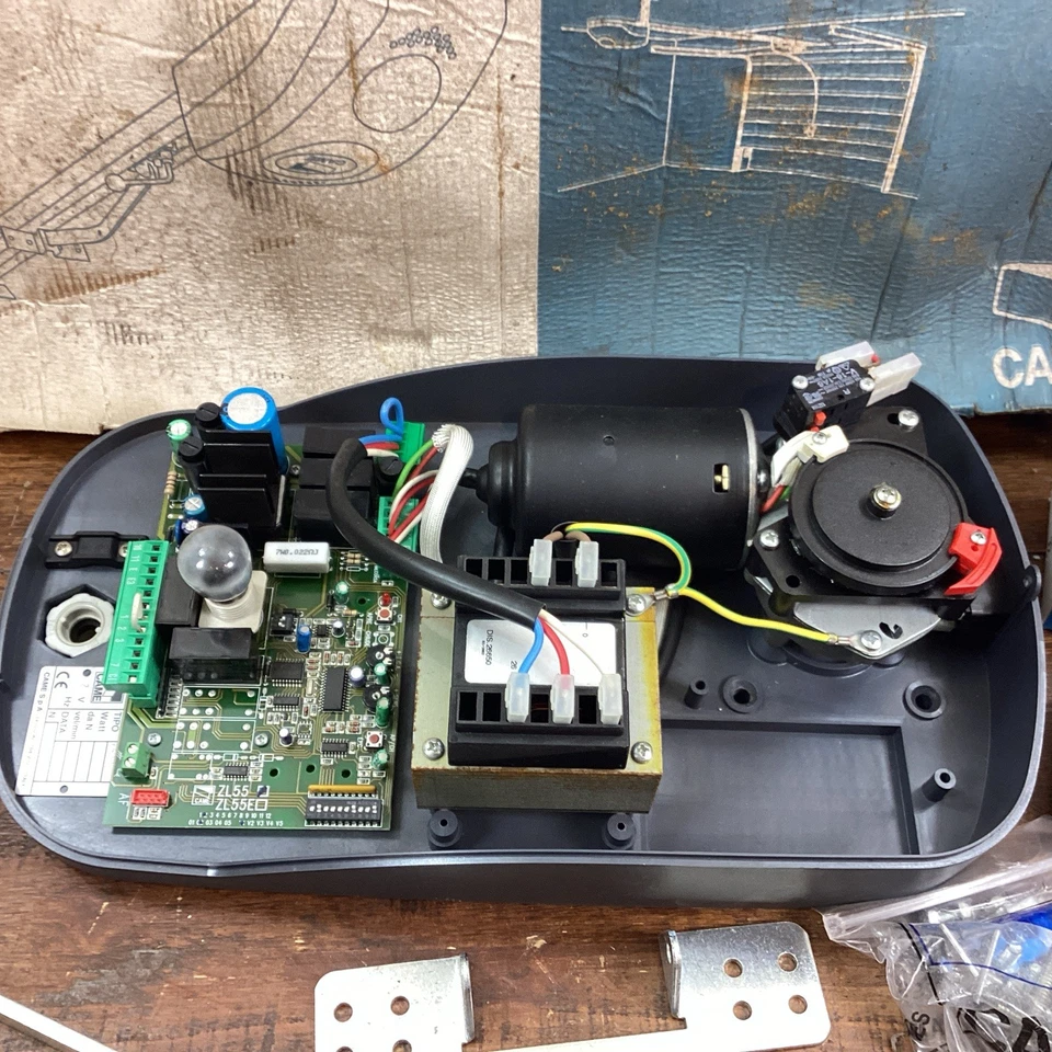 CAME 001U4480 Electric Garage Door Opener System – Motor Unit, Switch & Fittings - Image 3 of 4