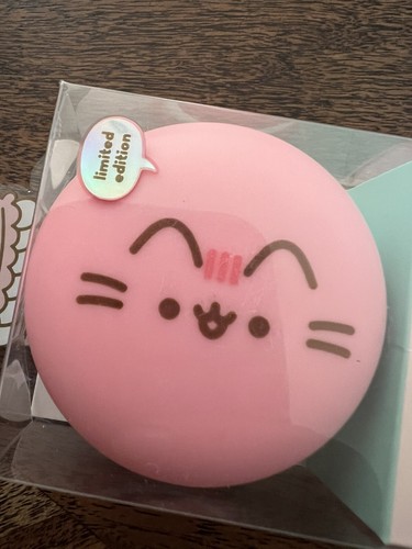 Bálsamo labial macaron The Creme Shop PUSHEEN Corea K belleza ácido hialurónico ENVÍO RÁPIDO - Imagen 2 de 3