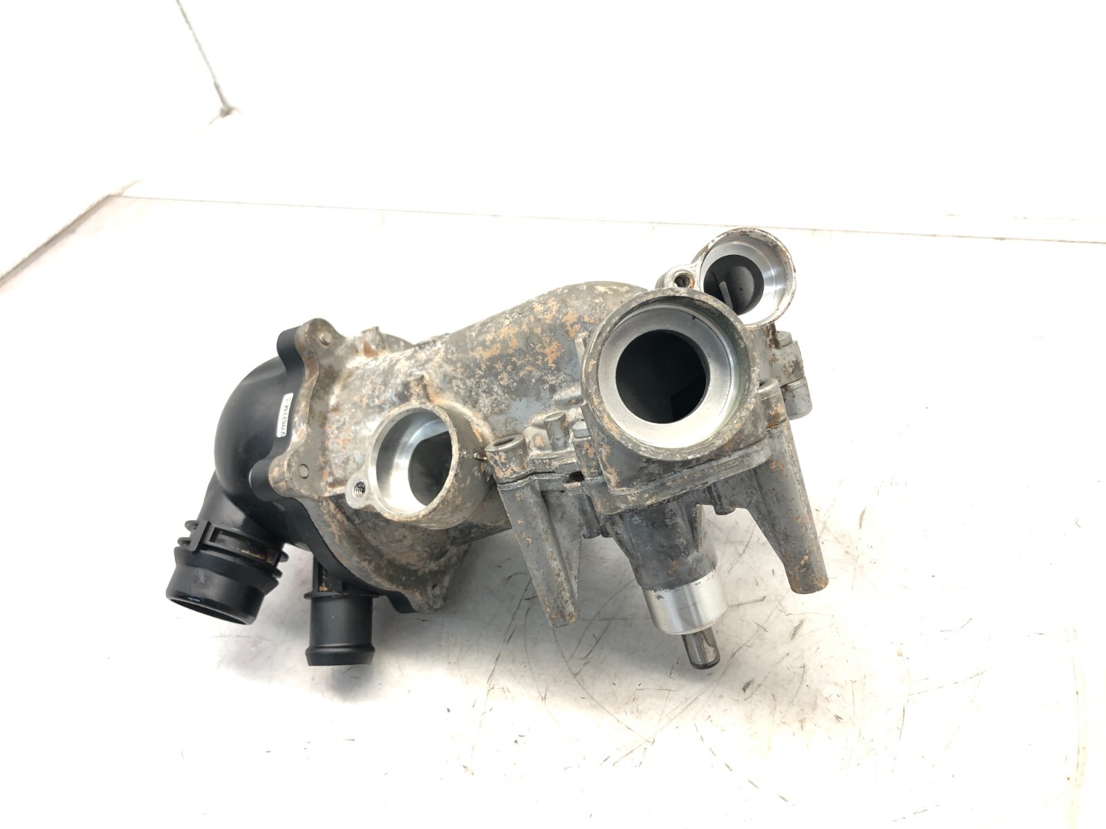 2014-2018 BENTLEY FLYING SPUR 4.0L V8 COOLANT WATER PUMP THERMOSTAT HOUSING OEM.