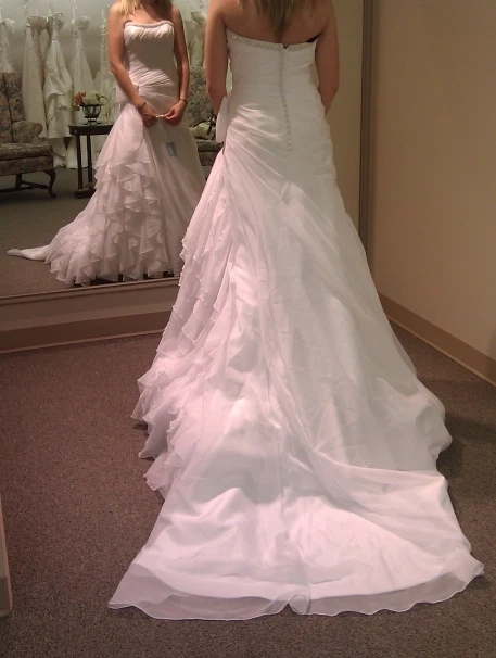 MON CHERI WEDDING GOWN - BRAND NEW WITH TAGS SIZE 6 - Image 3 of 4