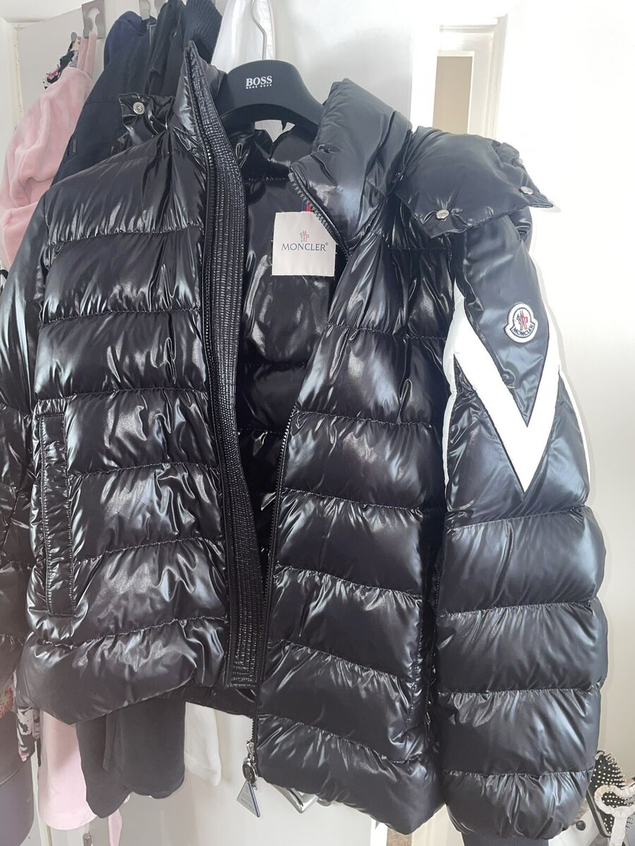 Moncler Corydale Black Short Down Jacket - Size M - Worn Moncler Corydale Black Short Down Jacket - Size M - Worn
